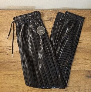 heipeiwa Women's Shiny Pleated Pants L ~ NWT